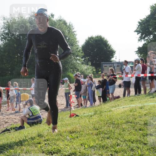 15.06.2025 - 27. Vierlanden-Triathlon KatJ http://msf.ph/oto/7978296 15.06.2025 08:39:38 Schwimmen 168 meine-sportfotos.de