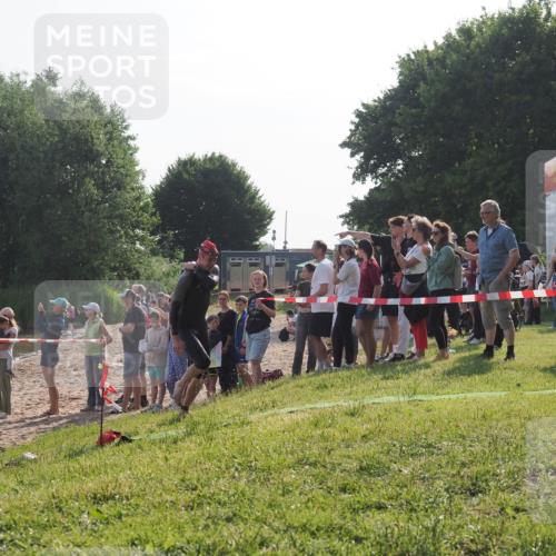 15.06.2025 - 27. Vierlanden-Triathlon KatJ http://msf.ph/oto/7978299 15.06.2025 08:39:45 Schwimmen 59, 168 meine-sportfotos.de