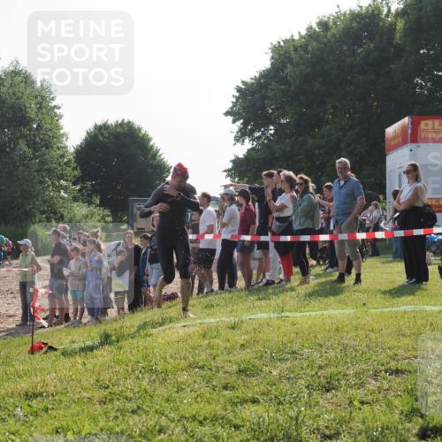 15.06.2025 - 27. Vierlanden-Triathlon KatJ http://msf.ph/oto/7978312 15.06.2025 08:39:46 Schwimmen 59, 168 meine-sportfotos.de