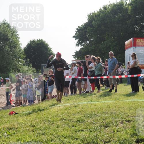 15.06.2025 - 27. Vierlanden-Triathlon KatJ http://msf.ph/oto/7978315 15.06.2025 08:39:46 Schwimmen 59, 168 meine-sportfotos.de