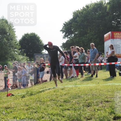 15.06.2025 - 27. Vierlanden-Triathlon KatJ http://msf.ph/oto/7978324 15.06.2025 08:39:47 Schwimmen 59 meine-sportfotos.de