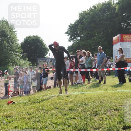15.06.2025 - 27. Vierlanden-Triathlon KatJ http://msf.ph/oto/7978327 15.06.2025 08:39:47 Schwimmen 59 meine-sportfotos.de