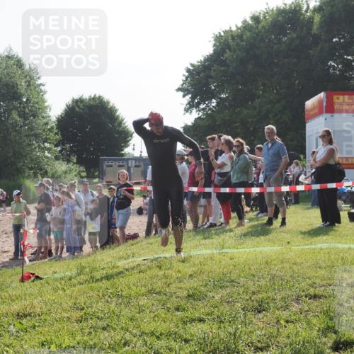 15.06.2025 - 27. Vierlanden-Triathlon KatJ http://msf.ph/oto/7978330 15.06.2025 08:39:47 Schwimmen 59 meine-sportfotos.de