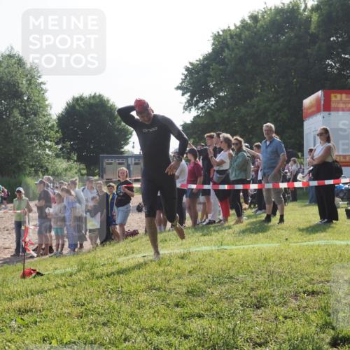 15.06.2025 - 27. Vierlanden-Triathlon KatJ http://msf.ph/oto/7978333 15.06.2025 08:39:47 Schwimmen 59 meine-sportfotos.de
