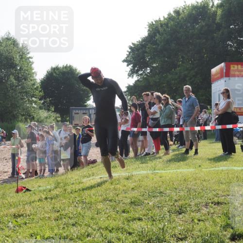 15.06.2025 - 27. Vierlanden-Triathlon KatJ http://msf.ph/oto/7978336 15.06.2025 08:39:47 Schwimmen 59 meine-sportfotos.de