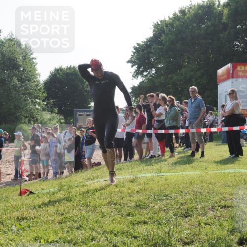 15.06.2025 - 27. Vierlanden-Triathlon KatJ http://msf.ph/oto/7978339 15.06.2025 08:39:47 Schwimmen 59 meine-sportfotos.de