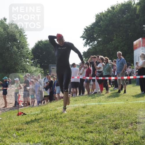 15.06.2025 - 27. Vierlanden-Triathlon KatJ http://msf.ph/oto/7978341 15.06.2025 08:39:47 Schwimmen 59 meine-sportfotos.de