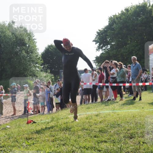 15.06.2025 - 27. Vierlanden-Triathlon KatJ http://msf.ph/oto/7978345 15.06.2025 08:39:48 Schwimmen 59 meine-sportfotos.de