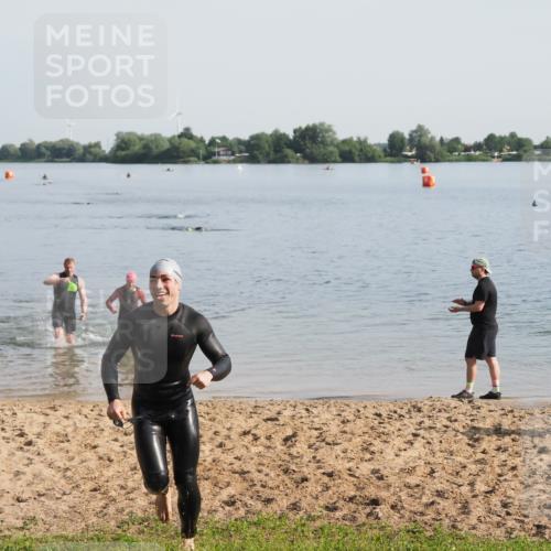 21.06.2025 - 27. Vierlanden-Triathlon MichiJ http://msf.ph/oto/7978347 15.06.2026 08:48:47 Schwimmen 19, 144 meine-sportfotos.de