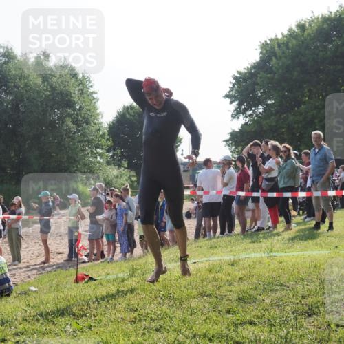 15.06.2025 - 27. Vierlanden-Triathlon KatJ http://msf.ph/oto/7978348 15.06.2025 08:39:48 Schwimmen 59 meine-sportfotos.de