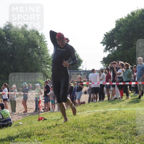 15.06.2025 - 27. Vierlanden-Triathlon KatJ http://msf.ph/oto/7978353 15.06.2025 08:39:48 Schwimmen 59 meine-sportfotos.de