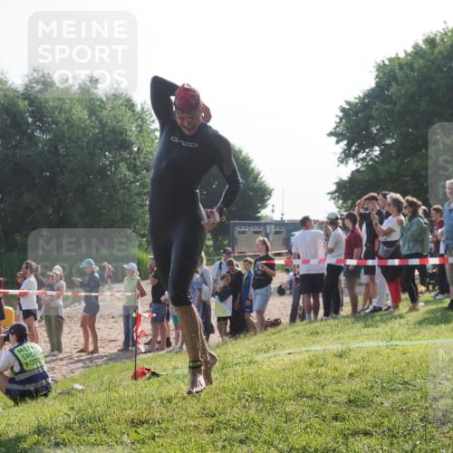 15.06.2025 - 27. Vierlanden-Triathlon KatJ http://msf.ph/oto/7978355 15.06.2025 08:39:48 Schwimmen 59 meine-sportfotos.de