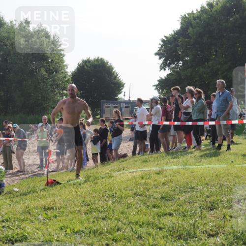 15.06.2025 - 27. Vierlanden-Triathlon KatJ http://msf.ph/oto/7978365 15.06.2025 08:39:58 Schwimmen 3 meine-sportfotos.de