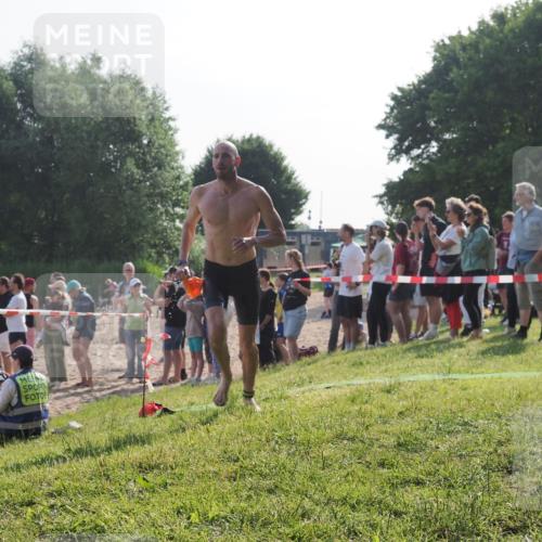 15.06.2025 - 27. Vierlanden-Triathlon KatJ http://msf.ph/oto/7978383 15.06.2025 08:39:59 Schwimmen 3 meine-sportfotos.de