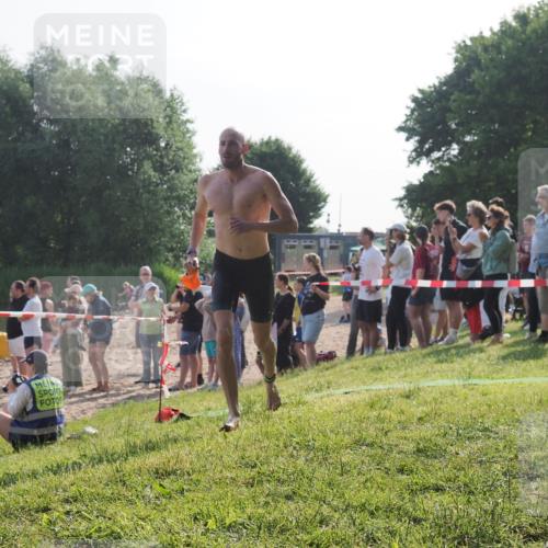 15.06.2025 - 27. Vierlanden-Triathlon KatJ http://msf.ph/oto/7978386 15.06.2025 08:39:59 Schwimmen 3 meine-sportfotos.de