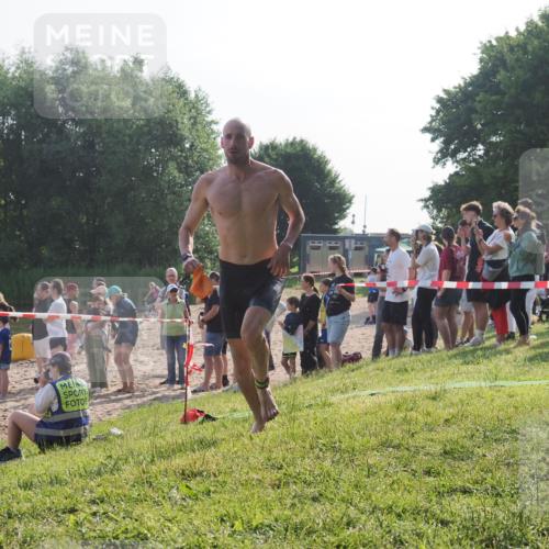 15.06.2025 - 27. Vierlanden-Triathlon KatJ http://msf.ph/oto/7978392 15.06.2025 08:39:59 Schwimmen 3 meine-sportfotos.de