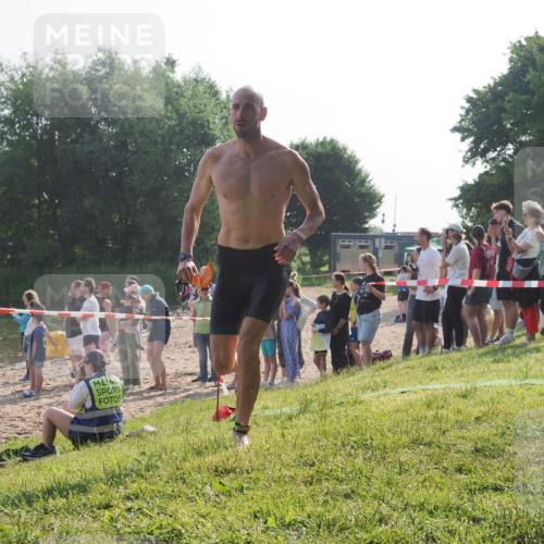 15.06.2025 - 27. Vierlanden-Triathlon KatJ http://msf.ph/oto/7978395 15.06.2025 08:39:59 Schwimmen 3 meine-sportfotos.de