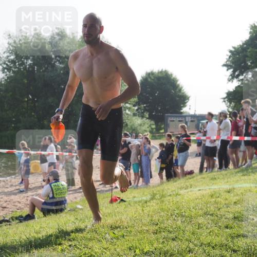 15.06.2025 - 27. Vierlanden-Triathlon KatJ http://msf.ph/oto/7978404 15.06.2025 08:40:00 Schwimmen 3 meine-sportfotos.de