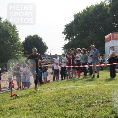 15.06.2025 - 27. Vierlanden-Triathlon KatJ http://msf.ph/oto/7978412 15.06.2025 08:40:18 Schwimmen 67, 82 meine-sportfotos.de