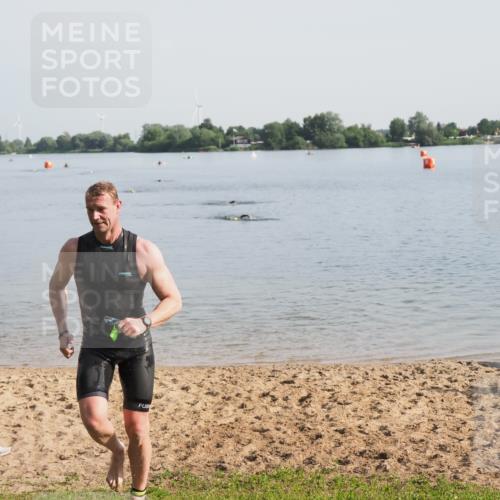 21.06.2025 - 27. Vierlanden-Triathlon MichiJ http://msf.ph/oto/7978427 15.06.2026 08:48:56 Schwimmen 115, 144 meine-sportfotos.de
