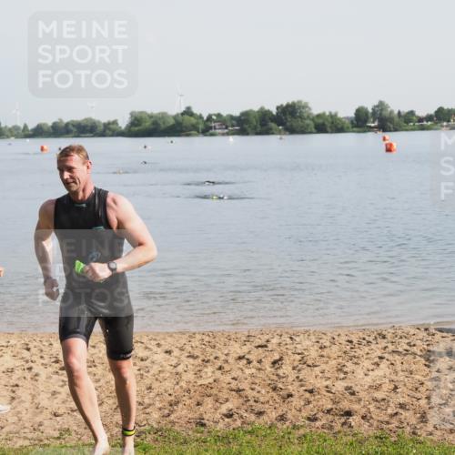 21.06.2025 - 27. Vierlanden-Triathlon MichiJ http://msf.ph/oto/7978428 15.06.2026 08:48:56 Schwimmen 115, 144 meine-sportfotos.de