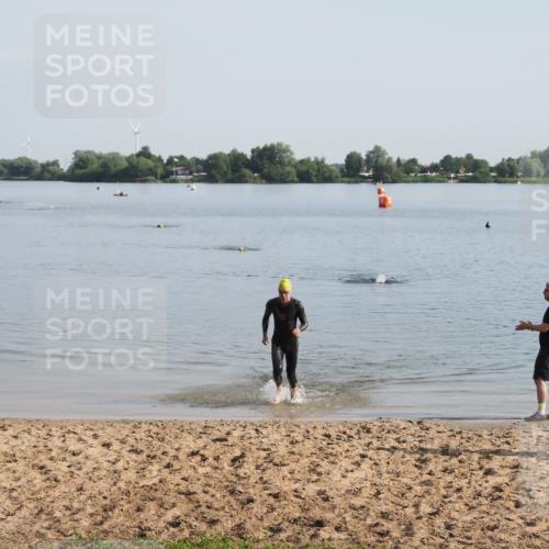 21.06.2025 - 27. Vierlanden-Triathlon MichiJ http://msf.ph/oto/7978432 15.06.2026 08:49:39 Schwimmen 172 meine-sportfotos.de
