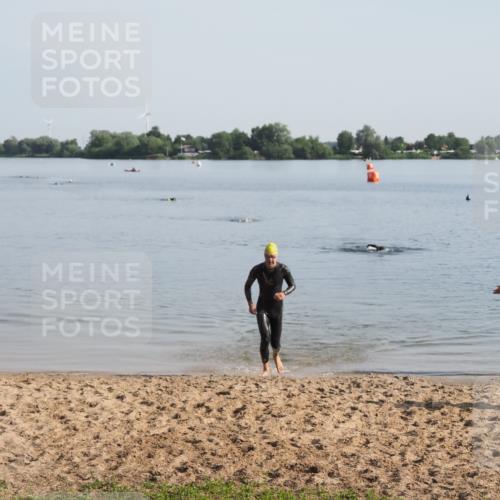 21.06.2025 - 27. Vierlanden-Triathlon MichiJ http://msf.ph/oto/7978457 15.06.2026 08:49:40 Schwimmen 172 meine-sportfotos.de