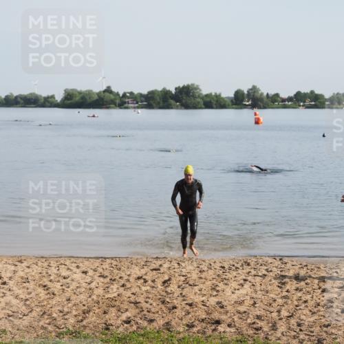 21.06.2025 - 27. Vierlanden-Triathlon MichiJ http://msf.ph/oto/7978460 15.06.2026 08:49:40 Schwimmen 172 meine-sportfotos.de