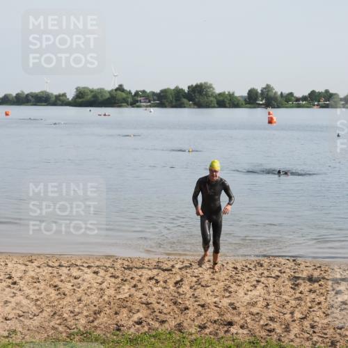 21.06.2025 - 27. Vierlanden-Triathlon MichiJ http://msf.ph/oto/7978471 15.06.2026 08:49:41 Schwimmen 172 meine-sportfotos.de