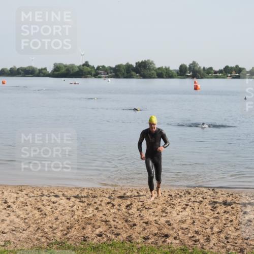 21.06.2025 - 27. Vierlanden-Triathlon MichiJ http://msf.ph/oto/7978477 15.06.2026 08:49:41 Schwimmen 172 meine-sportfotos.de