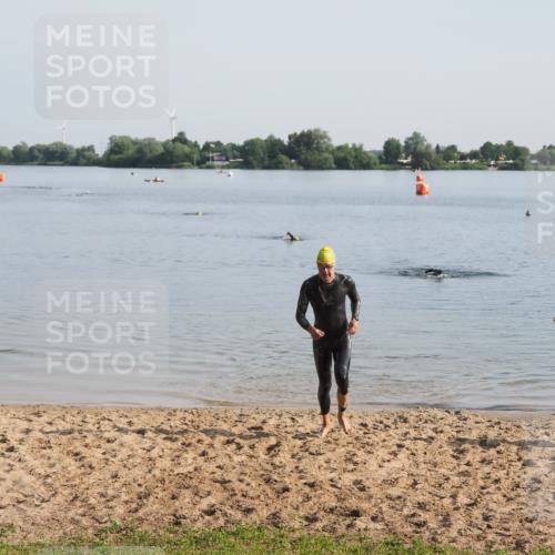 21.06.2025 - 27. Vierlanden-Triathlon MichiJ http://msf.ph/oto/7978484 15.06.2026 08:49:41 Schwimmen 172 meine-sportfotos.de