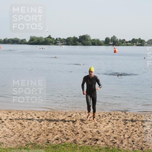 21.06.2025 - 27. Vierlanden-Triathlon MichiJ http://msf.ph/oto/7978493 15.06.2026 08:49:42 Schwimmen 172 meine-sportfotos.de