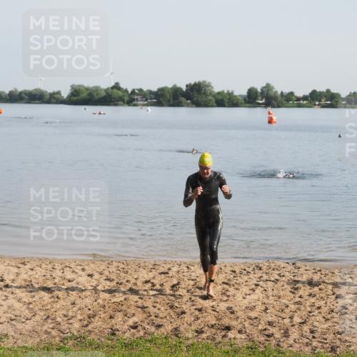 21.06.2025 - 27. Vierlanden-Triathlon MichiJ http://msf.ph/oto/7978505 15.06.2026 08:49:42 Schwimmen 172 meine-sportfotos.de