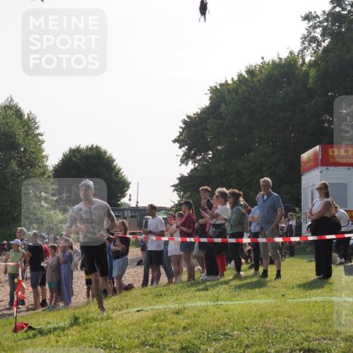 15.06.2025 - 27. Vierlanden-Triathlon KatJ http://msf.ph/oto/7978512 15.06.2025 08:40:35 Schwimmen 7 meine-sportfotos.de
