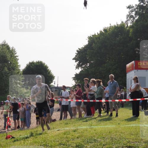 15.06.2025 - 27. Vierlanden-Triathlon KatJ http://msf.ph/oto/7978516 15.06.2025 08:40:35 Schwimmen 7 meine-sportfotos.de