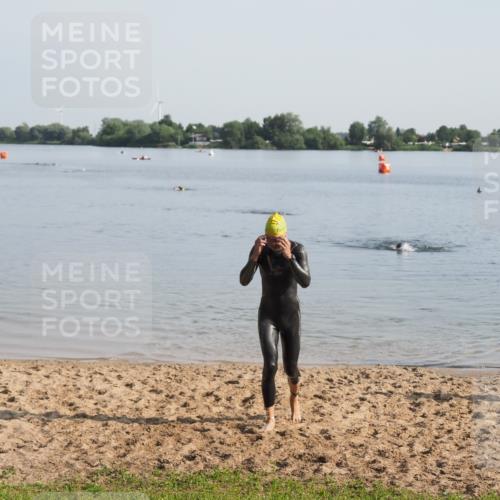 21.06.2025 - 27. Vierlanden-Triathlon MichiJ http://msf.ph/oto/7978517 15.06.2026 08:49:43 Schwimmen 172 meine-sportfotos.de