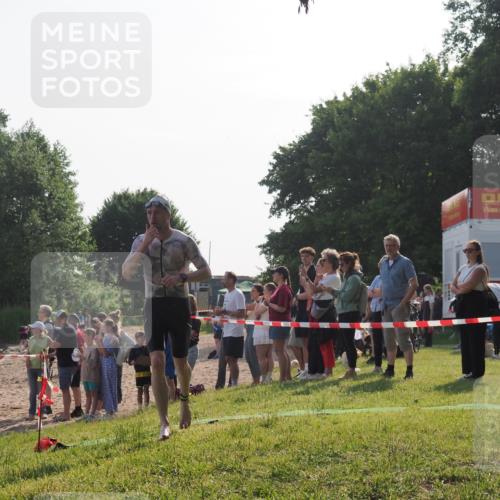 15.06.2025 - 27. Vierlanden-Triathlon KatJ http://msf.ph/oto/7978519 15.06.2025 08:40:36 Schwimmen 7 meine-sportfotos.de