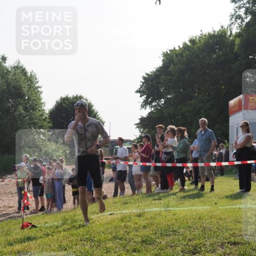 15.06.2025 - 27. Vierlanden-Triathlon KatJ http://msf.ph/oto/7978522 15.06.2025 08:40:36 Schwimmen 7 meine-sportfotos.de