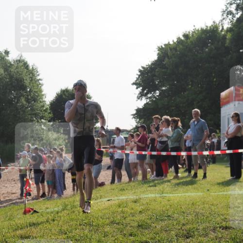 15.06.2025 - 27. Vierlanden-Triathlon KatJ http://msf.ph/oto/7978528 15.06.2025 08:40:36 Schwimmen 7 meine-sportfotos.de