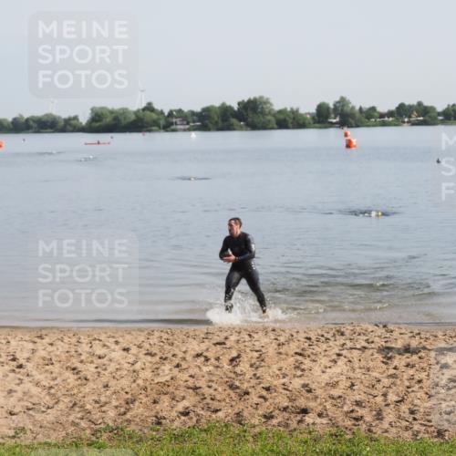21.06.2025 - 27. Vierlanden-Triathlon MichiJ http://msf.ph/oto/7978542 15.06.2026 08:50:07 Schwimmen 68 meine-sportfotos.de