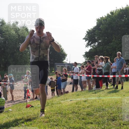 15.06.2025 - 27. Vierlanden-Triathlon KatJ http://msf.ph/oto/7978548 15.06.2025 08:40:37 Schwimmen 7 meine-sportfotos.de