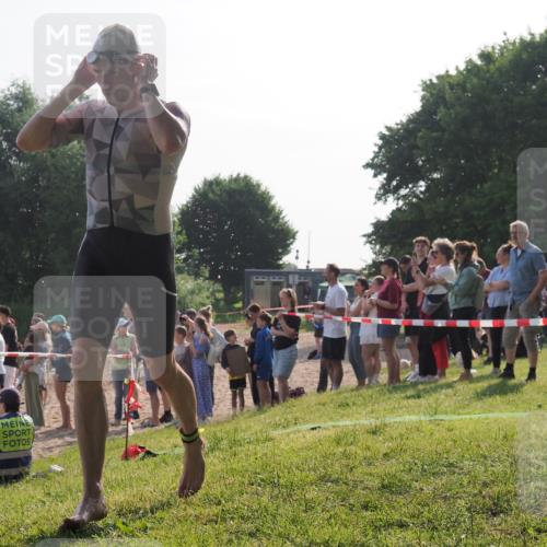 15.06.2025 - 27. Vierlanden-Triathlon KatJ http://msf.ph/oto/7978553 15.06.2025 08:40:37 Schwimmen 7 meine-sportfotos.de