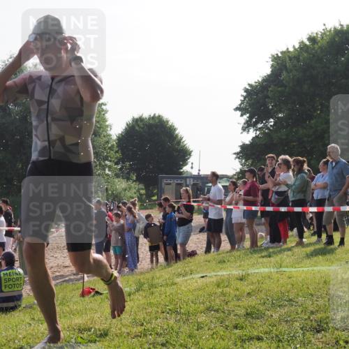 15.06.2025 - 27. Vierlanden-Triathlon KatJ http://msf.ph/oto/7978556 15.06.2025 08:40:37 Schwimmen 7 meine-sportfotos.de