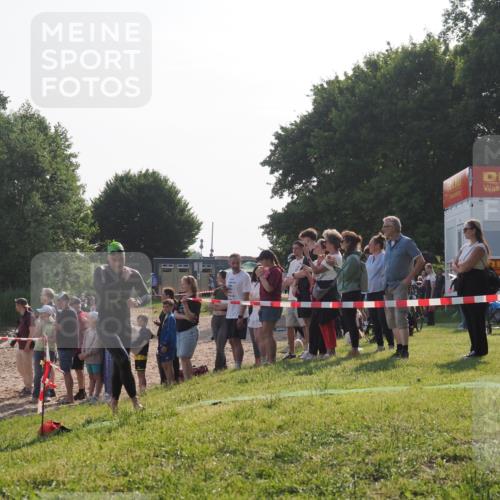 15.06.2025 - 27. Vierlanden-Triathlon KatJ http://msf.ph/oto/7978559 15.06.2025 08:40:44 Schwimmen 5, 7 meine-sportfotos.de