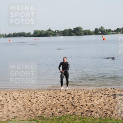 21.06.2025 - 27. Vierlanden-Triathlon MichiJ http://msf.ph/oto/7978561 15.06.2026 08:50:07 Schwimmen 68 meine-sportfotos.de