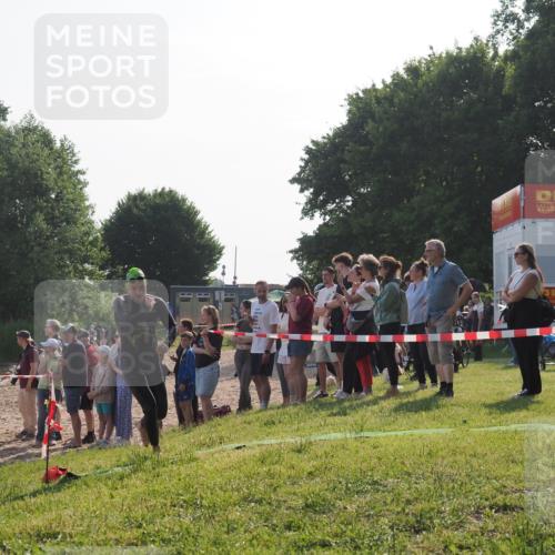 15.06.2025 - 27. Vierlanden-Triathlon KatJ http://msf.ph/oto/7978562 15.06.2025 08:40:45 Schwimmen 5, 7 meine-sportfotos.de
