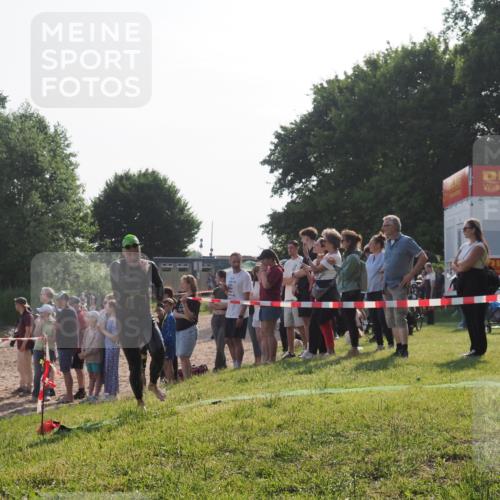 15.06.2025 - 27. Vierlanden-Triathlon KatJ http://msf.ph/oto/7978563 15.06.2025 08:40:45 Schwimmen 5, 7 meine-sportfotos.de