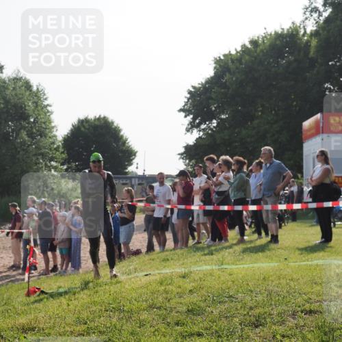 15.06.2025 - 27. Vierlanden-Triathlon KatJ http://msf.ph/oto/7978566 15.06.2025 08:40:45 Schwimmen 5, 7 meine-sportfotos.de