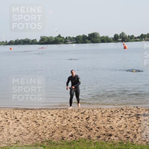 21.06.2025 - 27. Vierlanden-Triathlon MichiJ http://msf.ph/oto/7978568 15.06.2026 08:50:08 Schwimmen 68 meine-sportfotos.de