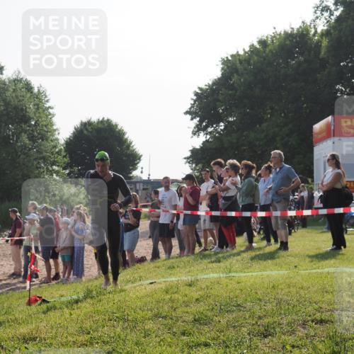 15.06.2025 - 27. Vierlanden-Triathlon KatJ http://msf.ph/oto/7978571 15.06.2025 08:40:45 Schwimmen 5, 7 meine-sportfotos.de